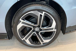 sininen Volkswagen ID.7 2027 kuva 10.