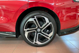 punainen Volkswagen ID.7 2027 kuva 10.
