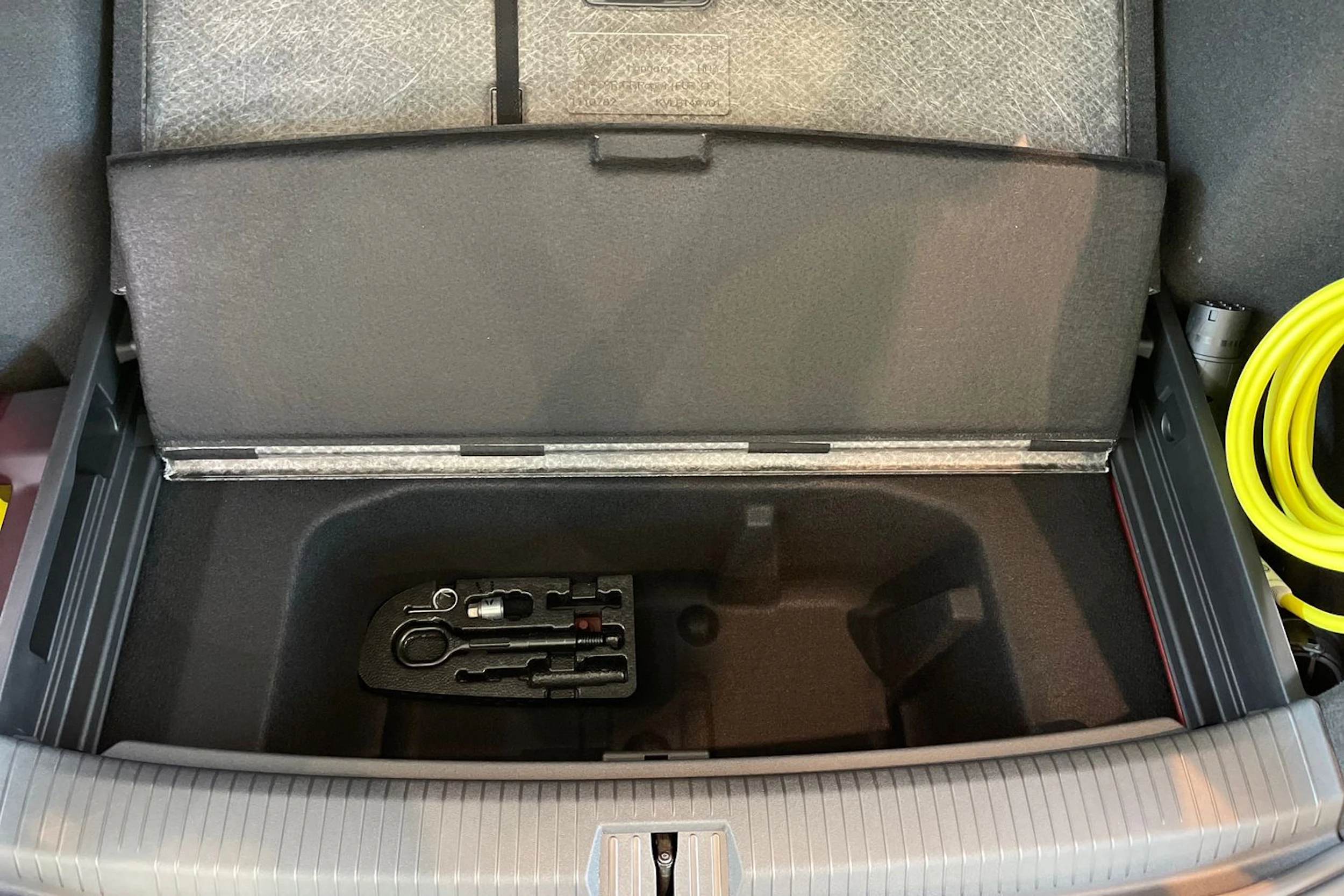 punainen Volkswagen ID.7 2027 kuva 12.