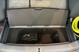 punainen Volkswagen ID.7 2027 kuva 12.