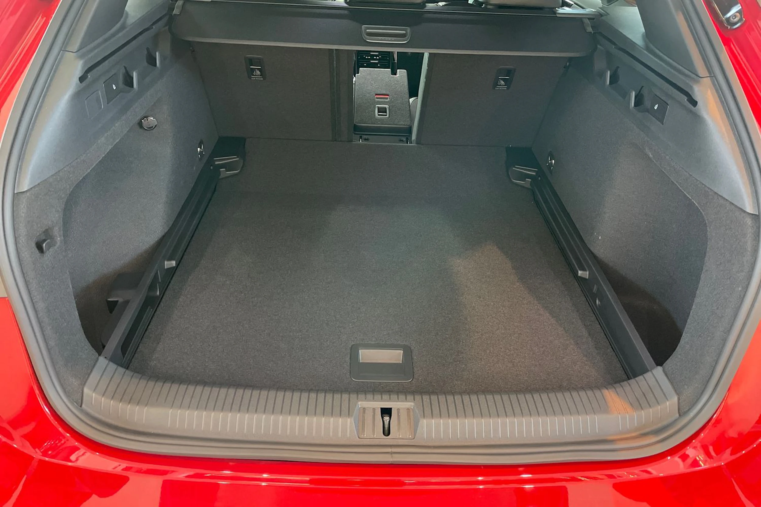 punainen Volkswagen ID.7 2027 kuva 13.