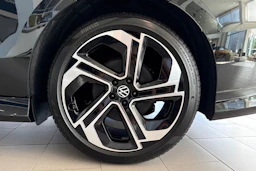 musta Volkswagen ID.7 2027 kuva 10.