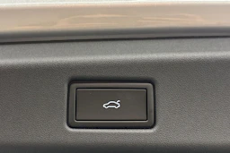 met. harmaa Volkswagen ID.7 2027 kuva 29.