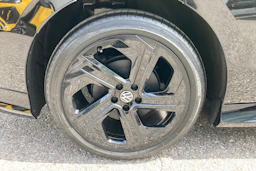 musta Volkswagen ID.7 2027 kuva 10.