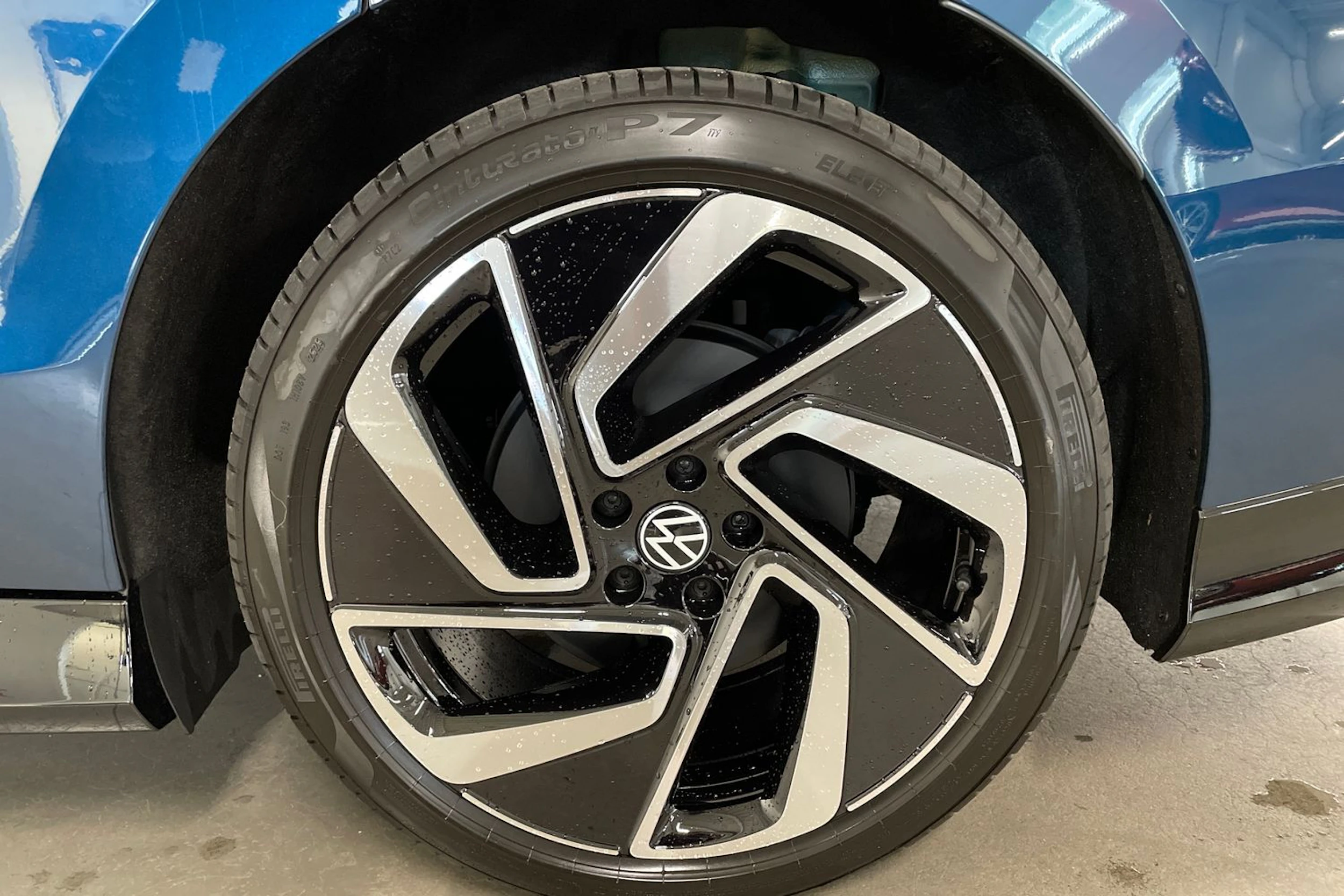 sininen Volkswagen ID.7 2027 kuva 10.