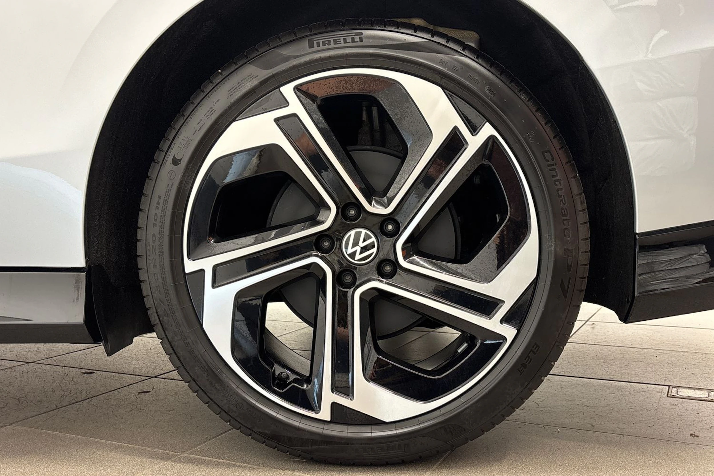 met. harmaa Volkswagen ID.7 2027 kuva 10.