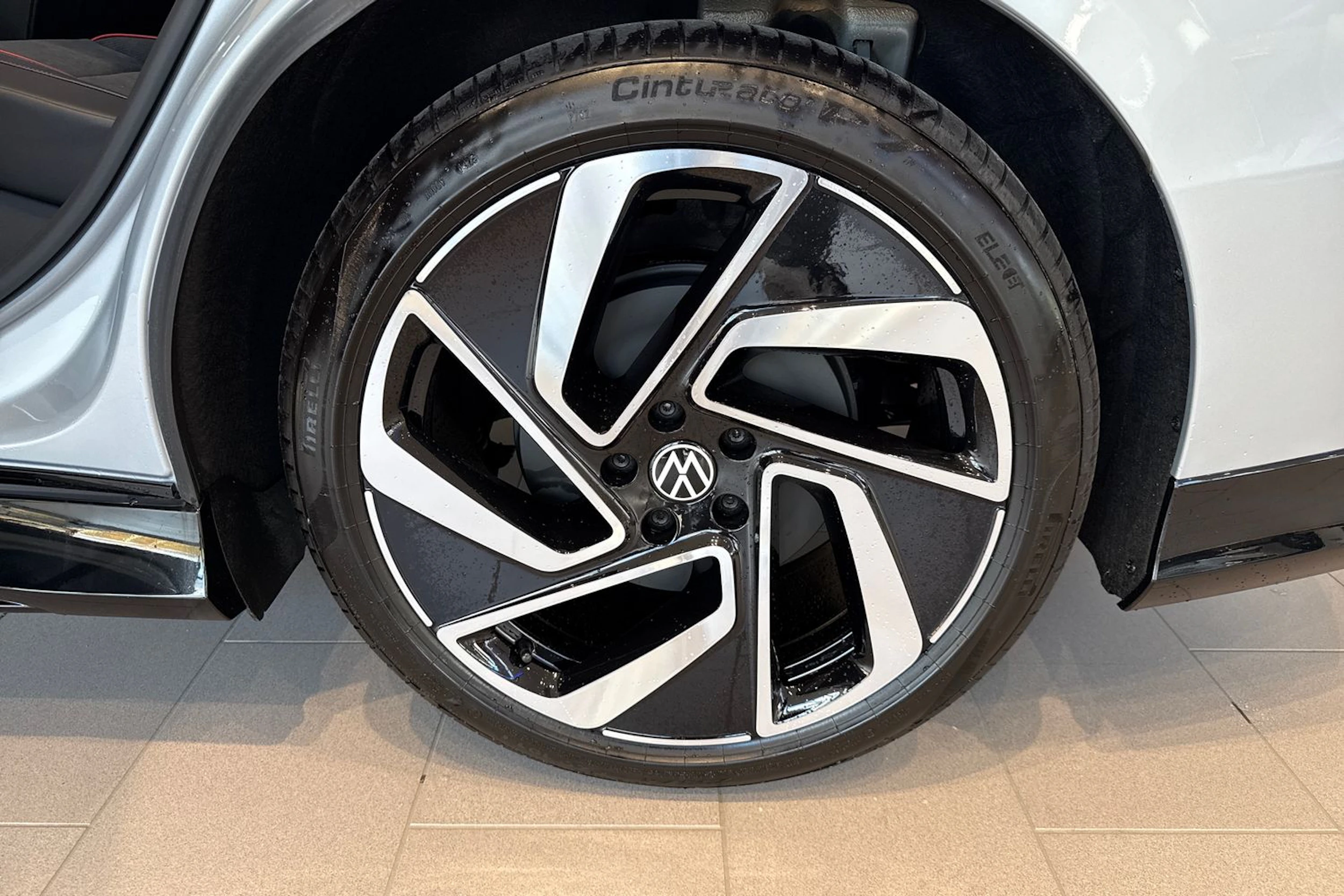 harmaa Volkswagen ID.7 2027 kuva 10.