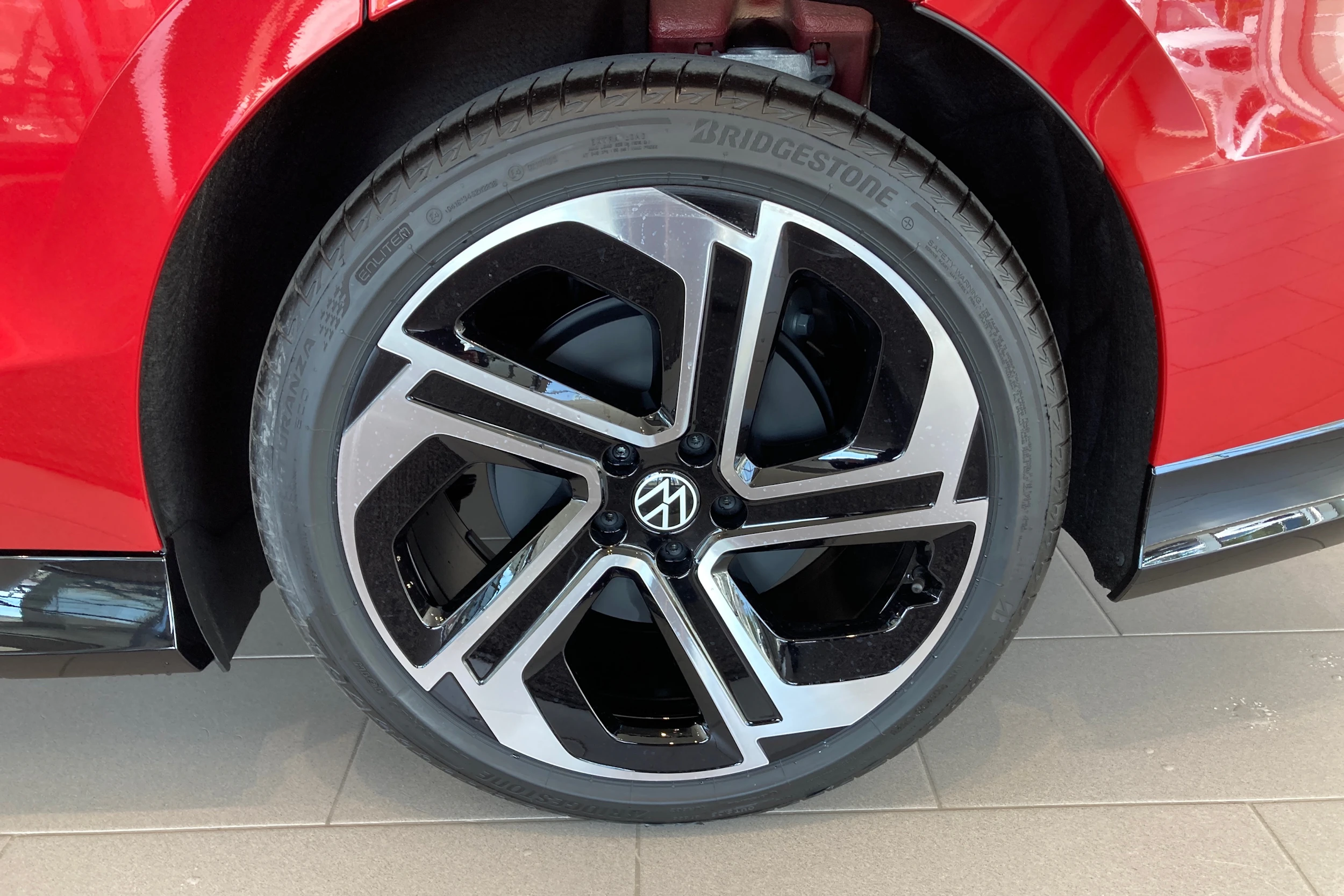 punainen Volkswagen ID.7 2027 kuva 10.