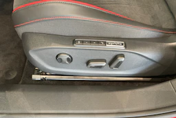 punainen Volkswagen ID.7 2027 kuva 12.