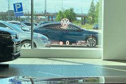 punainen Volkswagen ID.7 2027 kuva 17.