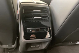 punainen Volkswagen ID.7 2027 kuva 22.