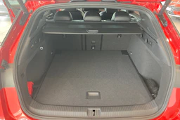 punainen Volkswagen ID.7 2027 kuva 23.