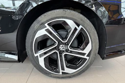 musta Volkswagen ID.7 2027 kuva 10.