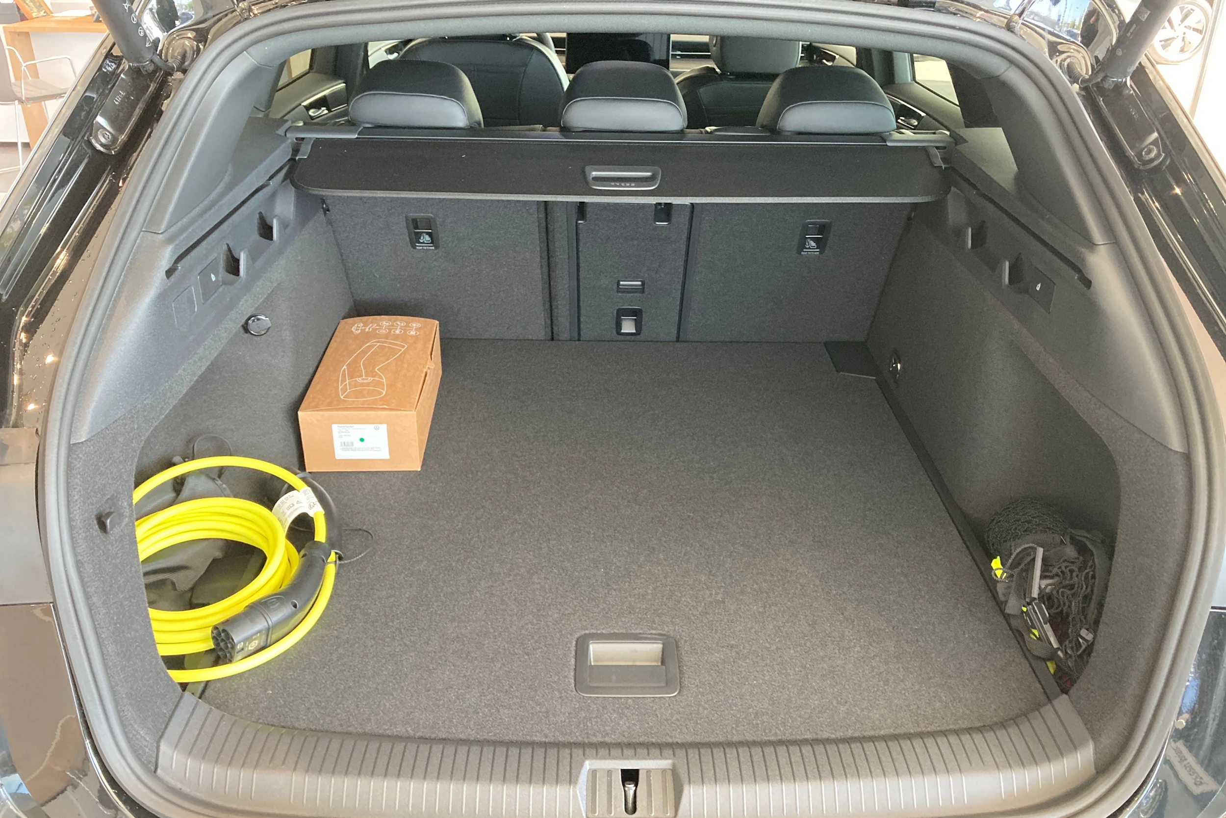 musta Volkswagen ID.7 2027 kuva 21.