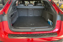 punainen Volkswagen ID.7 2025 kuva 14.