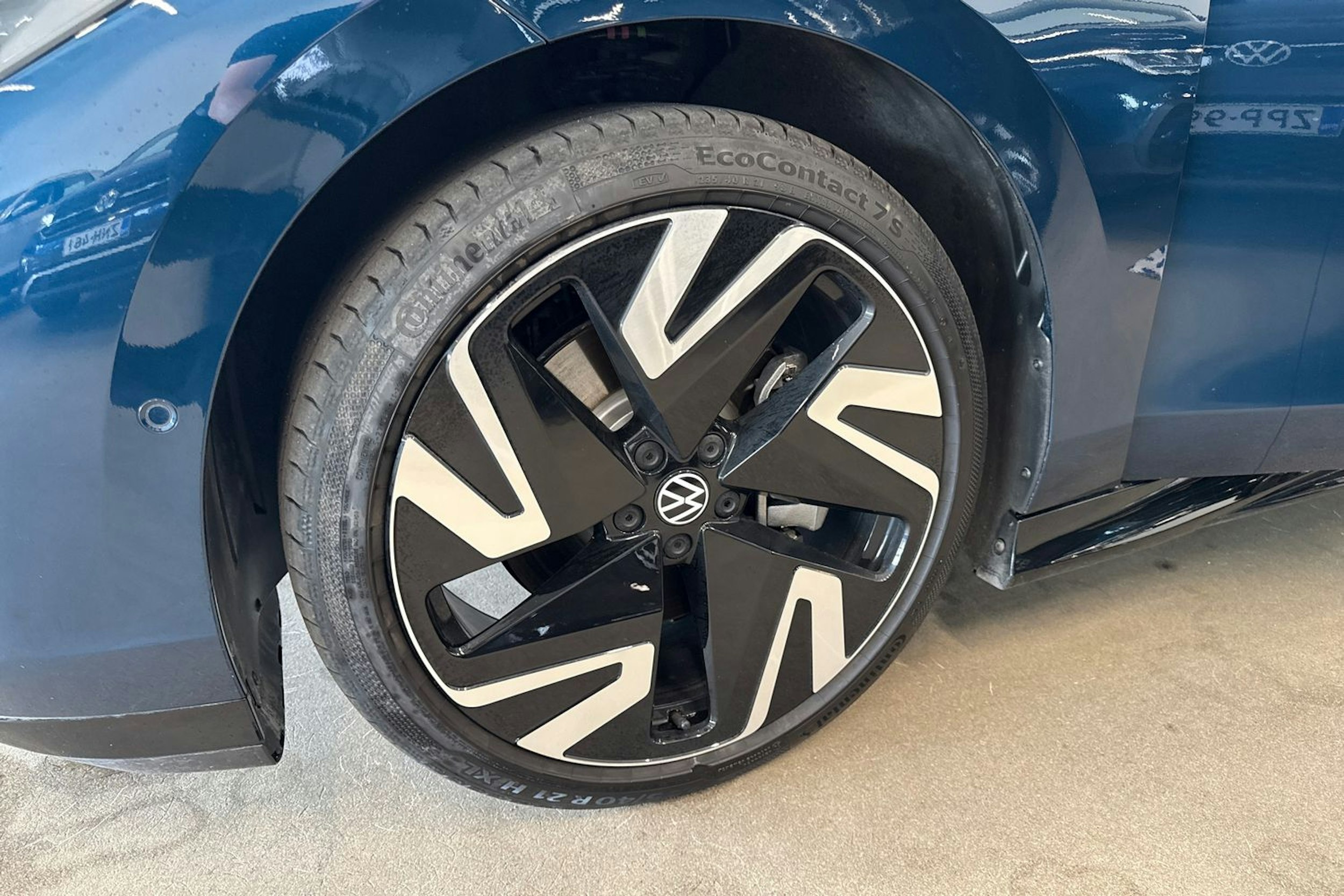 Sininen Volkswagen ID.7 Tourer 2025 kuva 10.