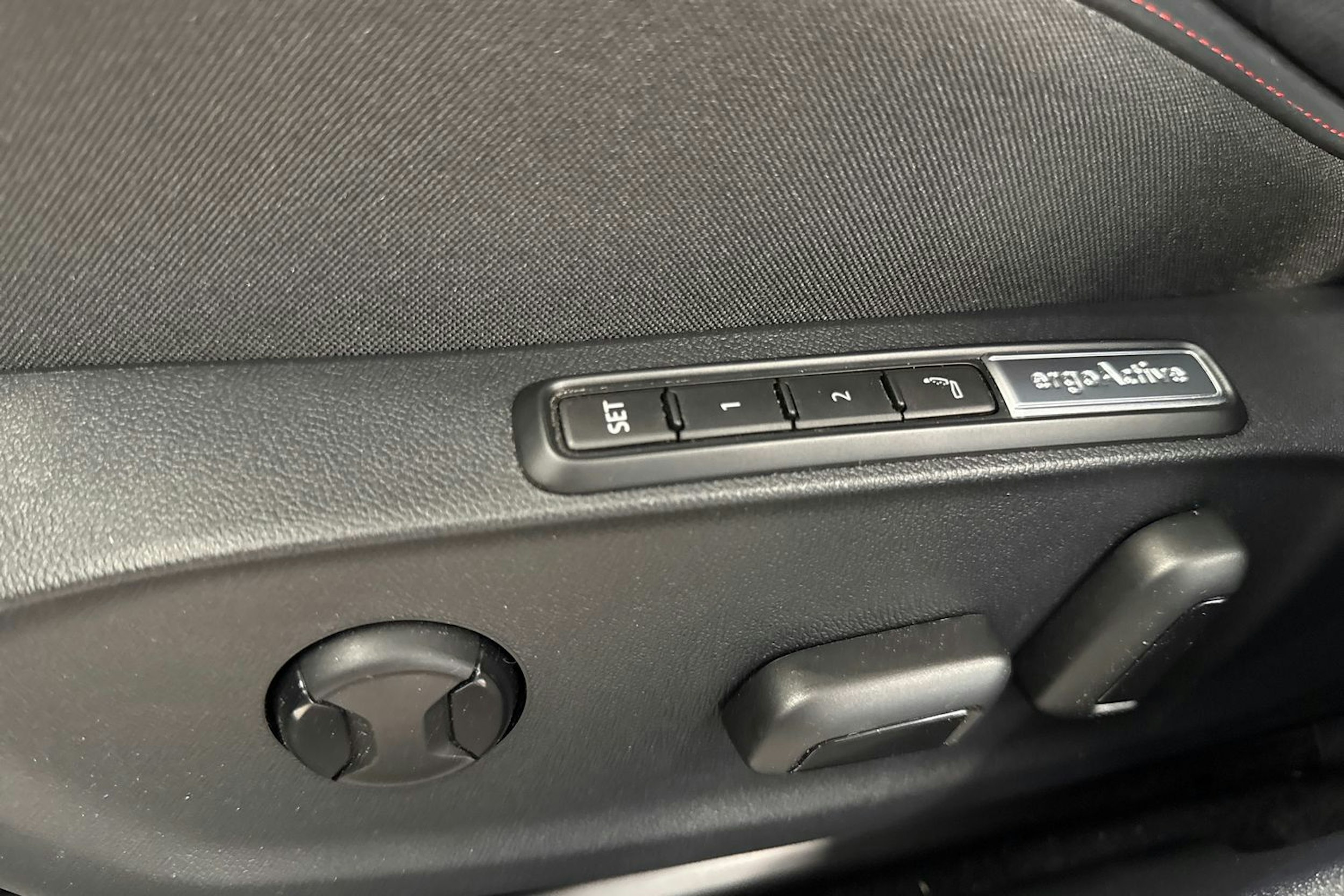 Sininen Volkswagen ID.7 Tourer 2025 kuva 13.