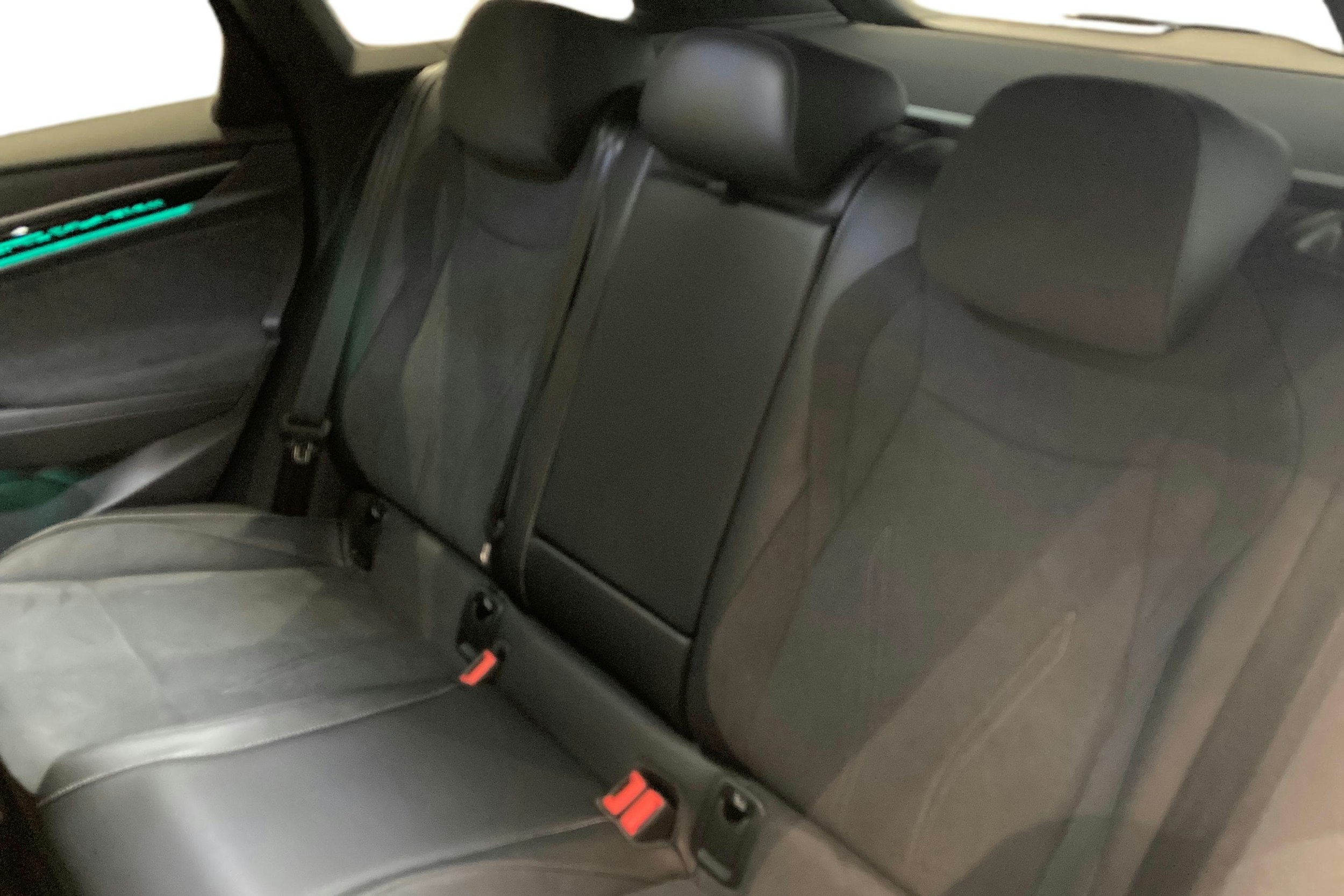 Sininen Volkswagen ID.7 Tourer 2025 kuva 8.