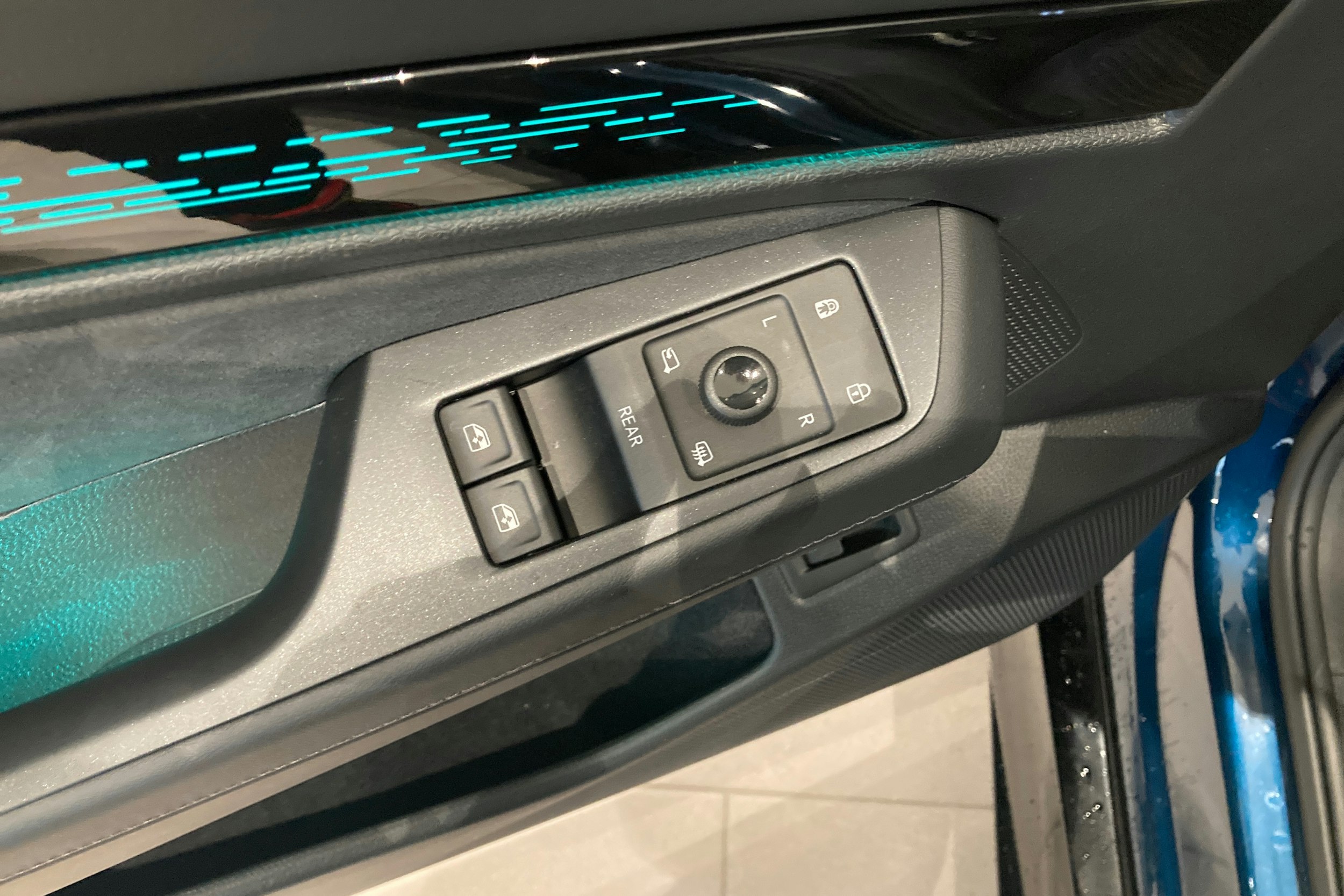 Sininen Volkswagen ID.7 Tourer 2025 kuva 13.