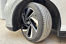 harmaa Volkswagen ID.7 2025 kuva 10.