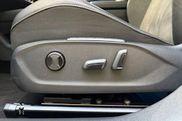 harmaa Volkswagen ID.7 2025 kuva 16.