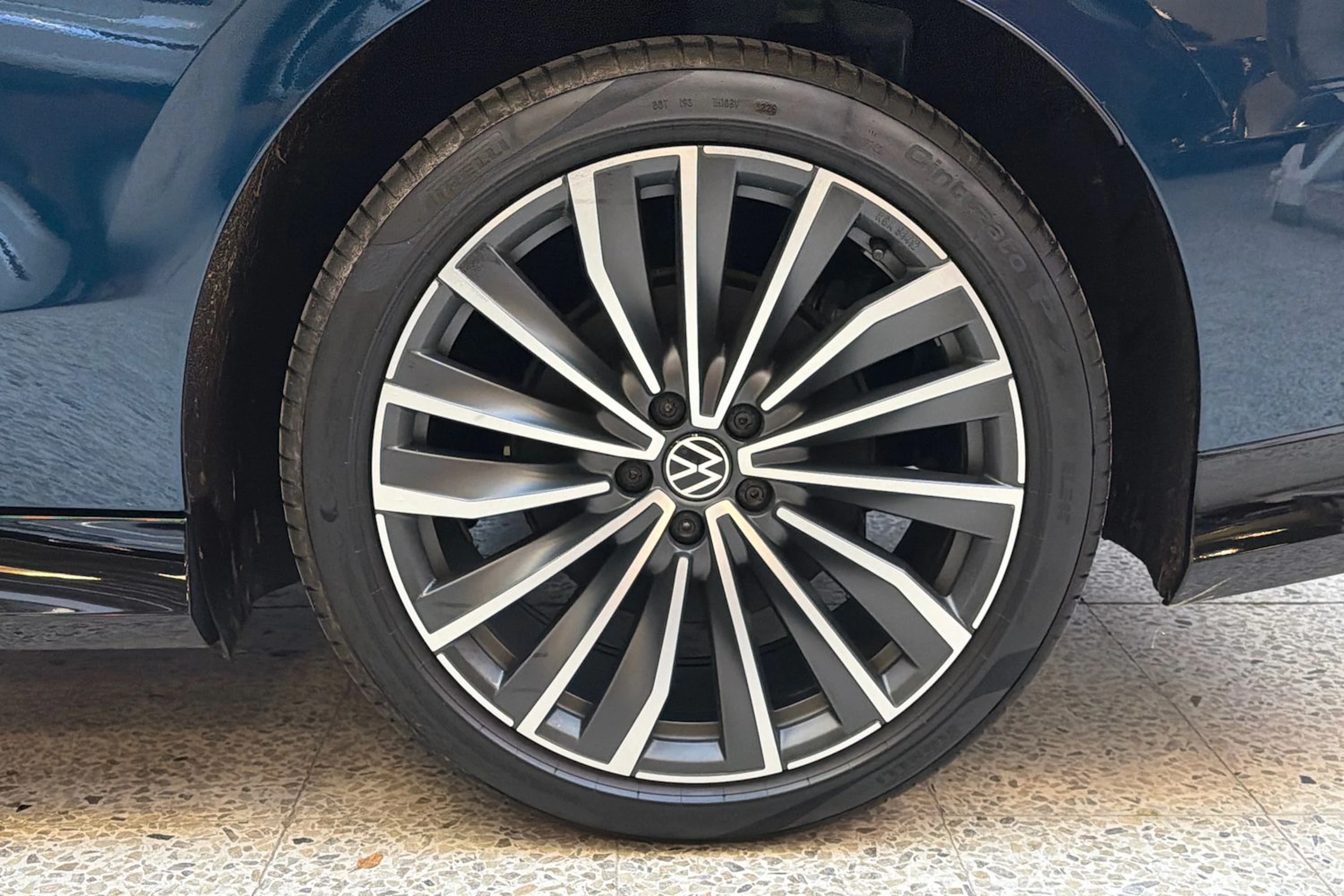 sininen Volkswagen ID.7 2026 kuva 10.