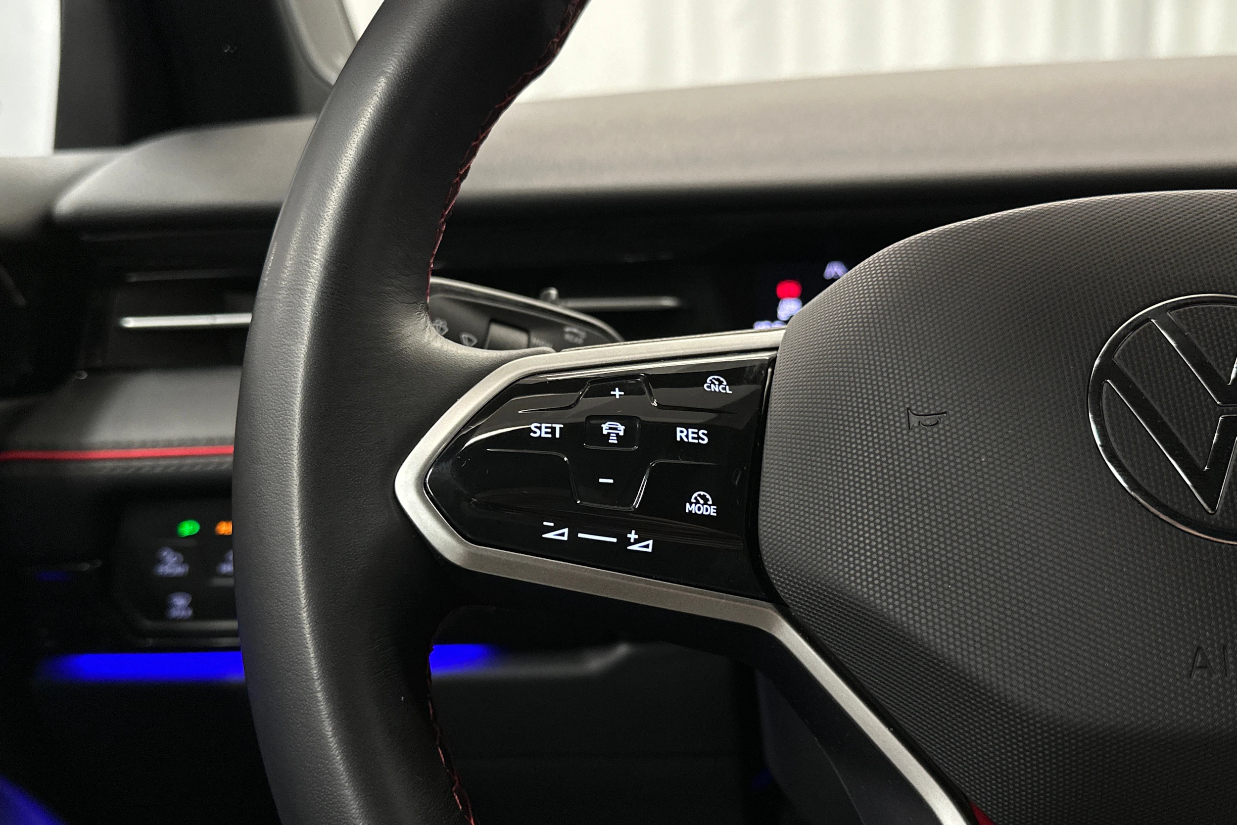 sininen Volkswagen ID.7 2025 kuva 11.