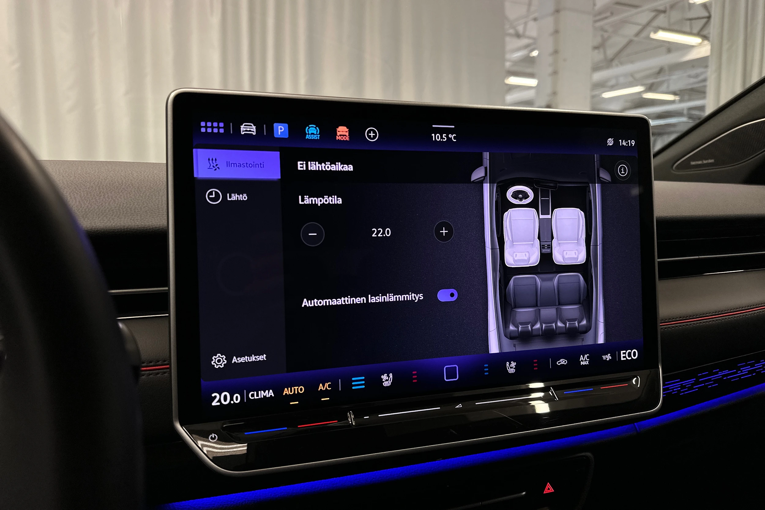 sininen Volkswagen ID.7 2025 kuva 18.