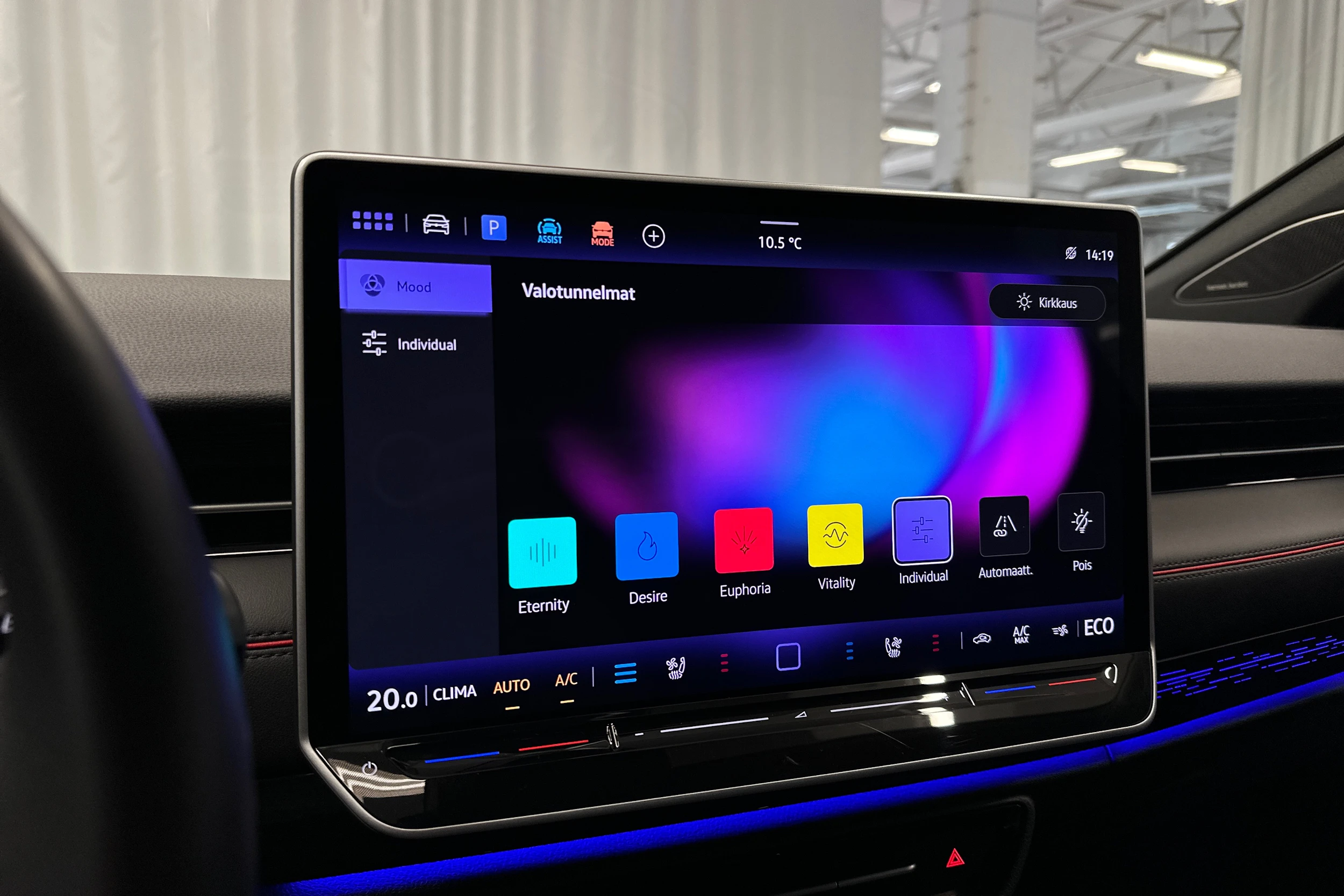 sininen Volkswagen ID.7 2025 kuva 20.