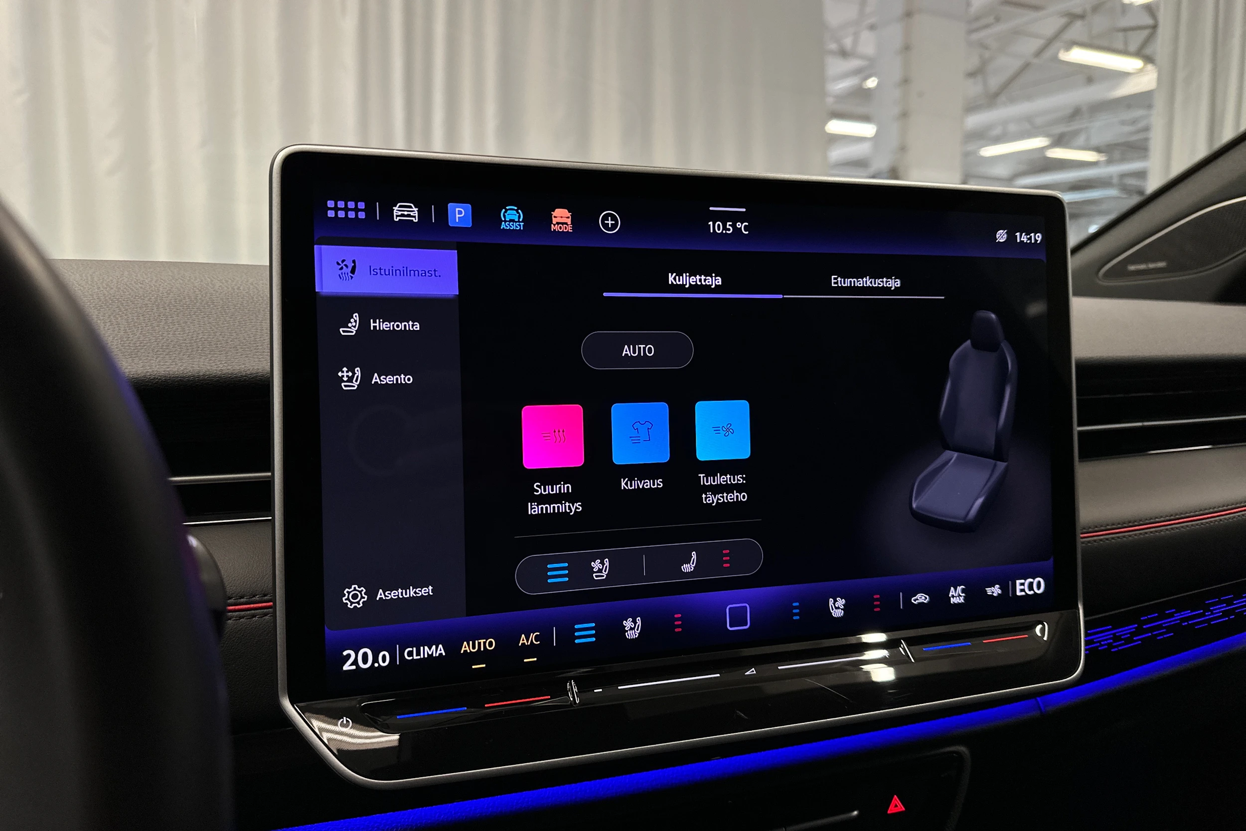 sininen Volkswagen ID.7 2025 kuva 21.