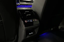 sininen Volkswagen ID.7 2025 kuva 27.