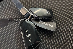 Valkoinen Volkswagen ID. Buzz Cargo 2023 kuva 21.
