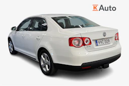 valkoinen Volkswagen Jetta 2010 kuva 2.