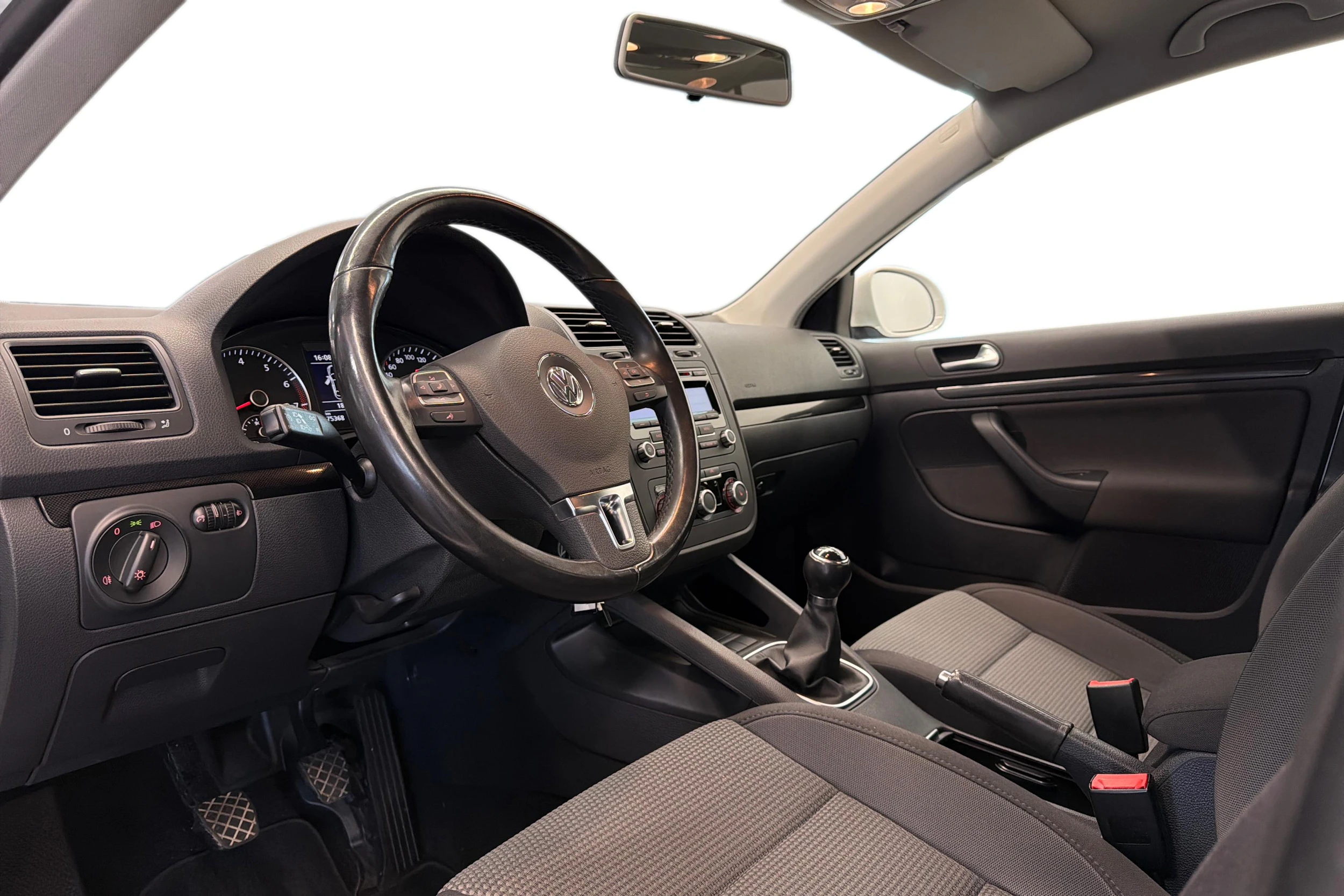 valkoinen Volkswagen Jetta 2010 kuva 6.