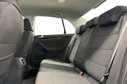valkoinen Volkswagen Jetta 2010 kuva 8.