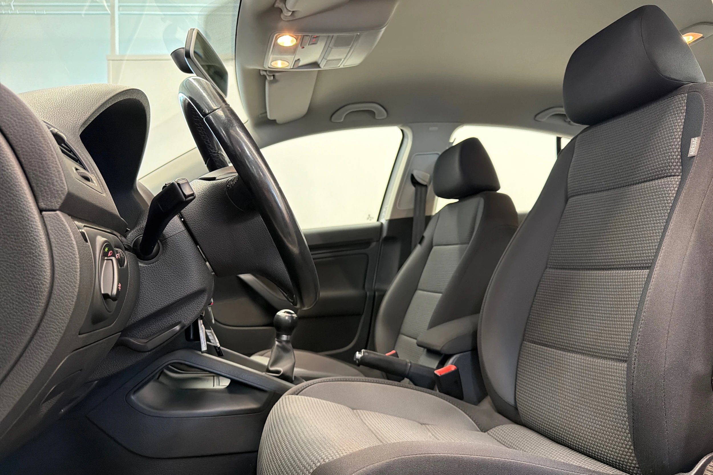 valkoinen Volkswagen Jetta 2010 kuva 12.
