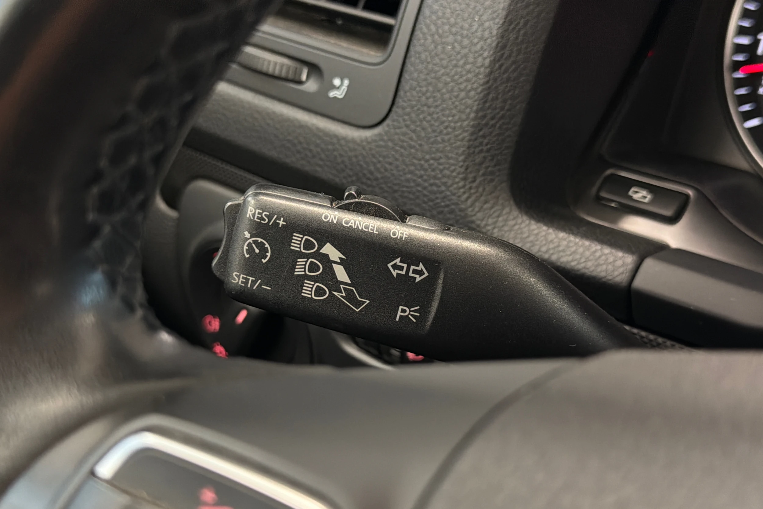 valkoinen Volkswagen Jetta 2010 kuva 17.