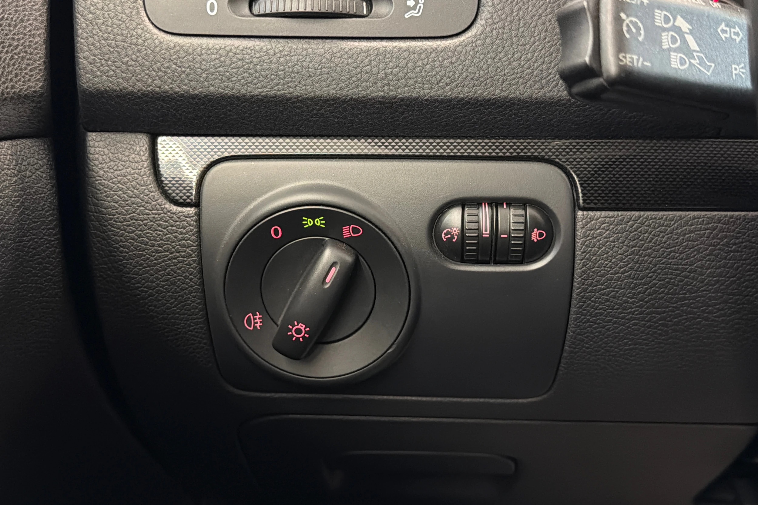 valkoinen Volkswagen Jetta 2010 kuva 18.