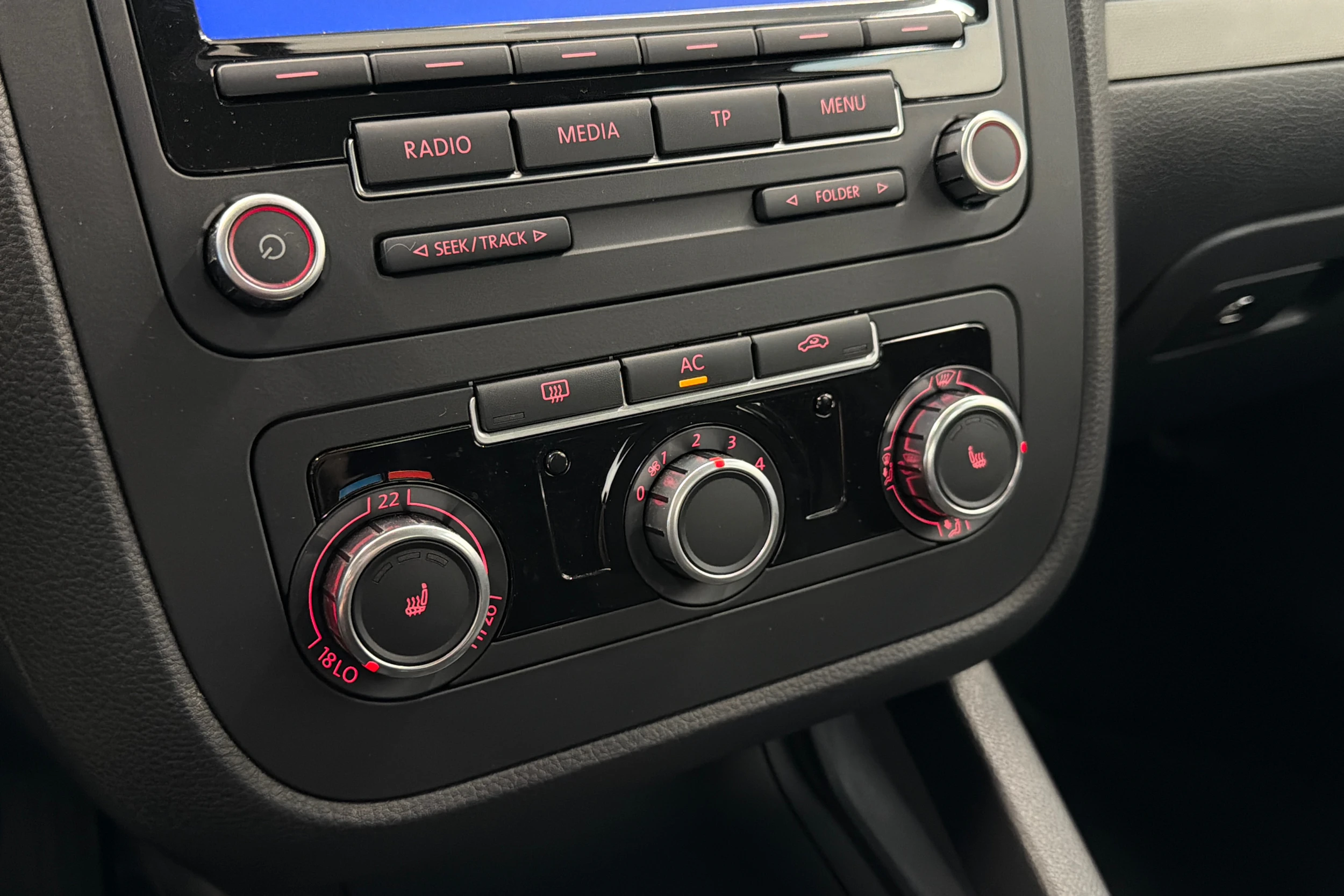 valkoinen Volkswagen Jetta 2010 kuva 21.