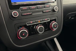 valkoinen Volkswagen Jetta 2010 kuva 21.