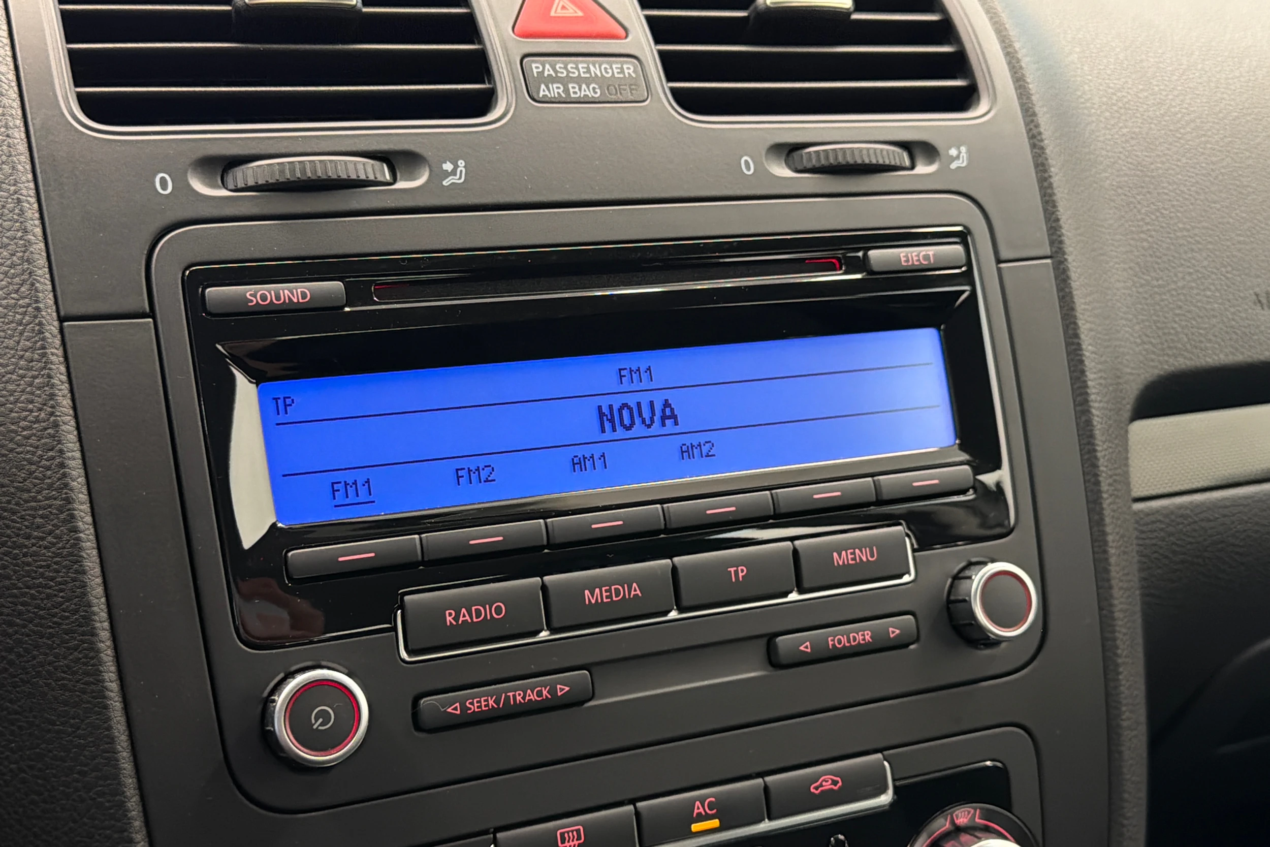valkoinen Volkswagen Jetta 2010 kuva 23.