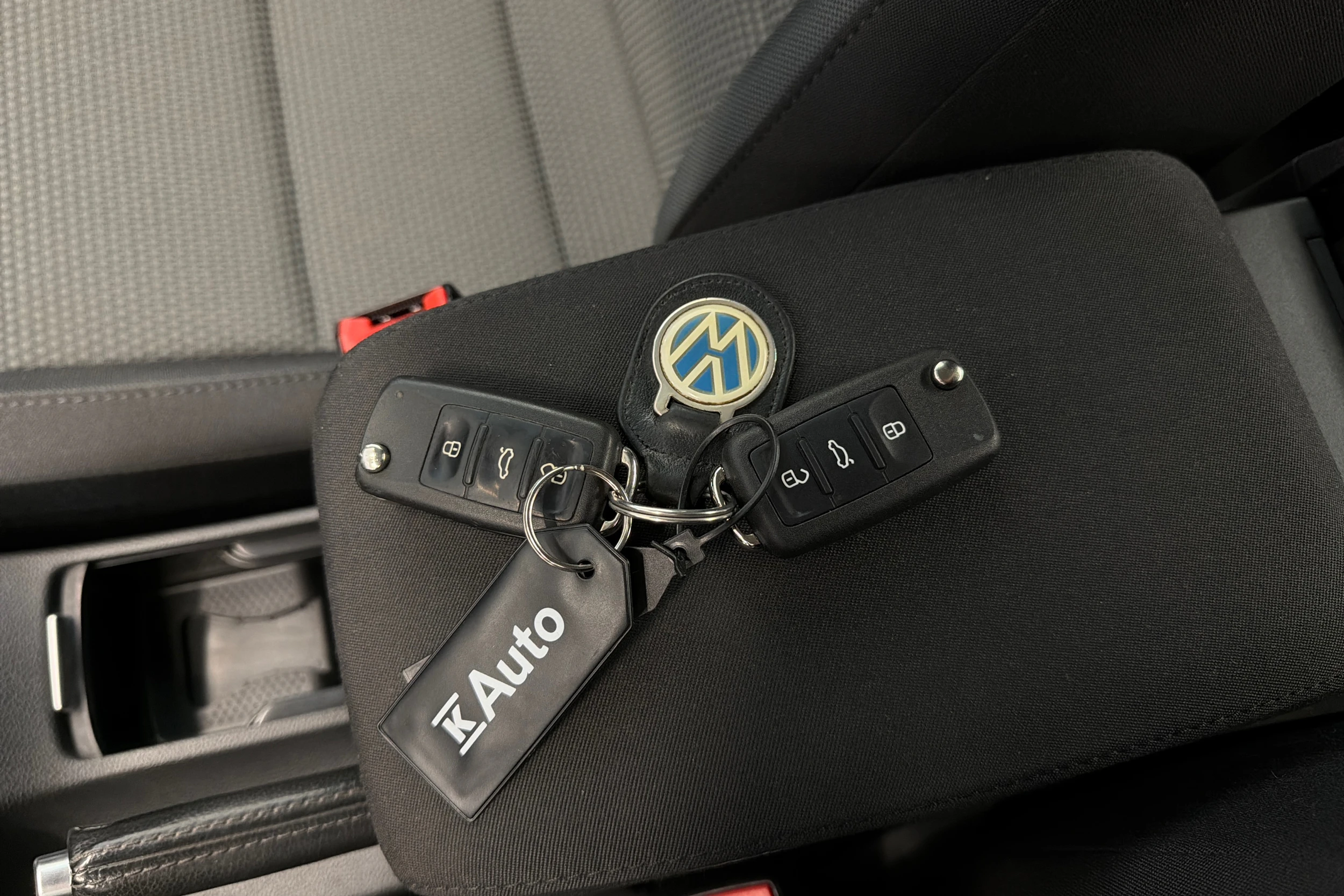 valkoinen Volkswagen Jetta 2010 kuva 25.
