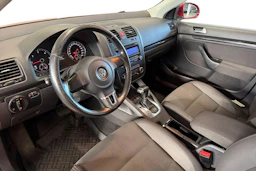 punainen Volkswagen Jetta 2010 kuva 6.