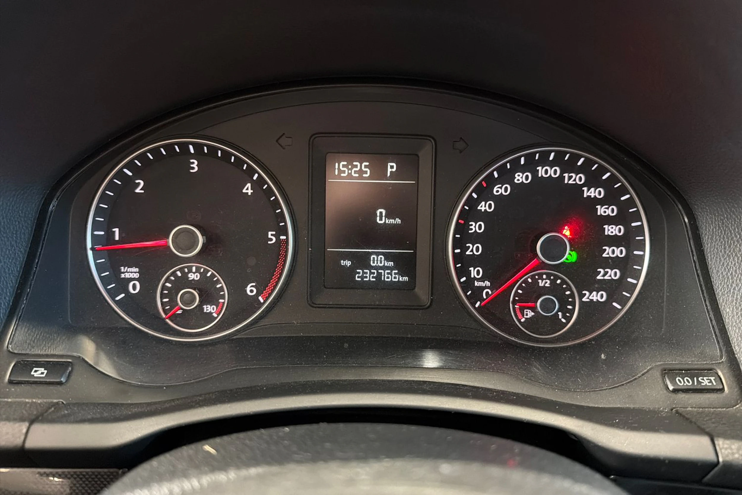 punainen Volkswagen Jetta 2010 kuva 13.