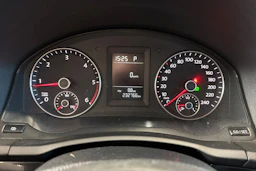 punainen Volkswagen Jetta 2010 kuva 13.