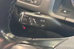 punainen Volkswagen Jetta 2010 kuva 15.