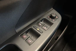 punainen Volkswagen Jetta 2010 kuva 16.