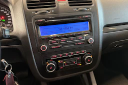 punainen Volkswagen Jetta 2010 kuva 18.