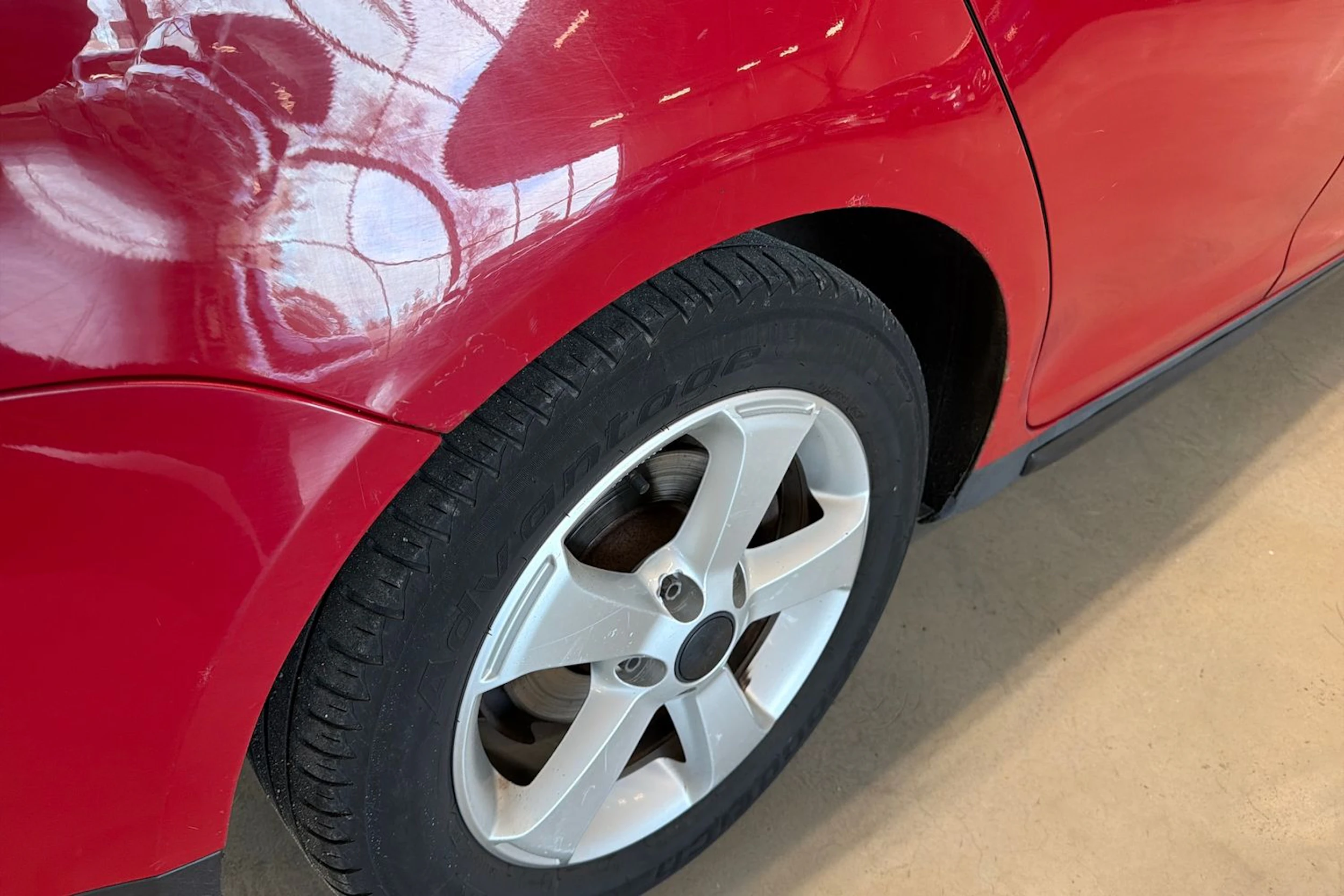 punainen Volkswagen Jetta 2010 kuva 33.