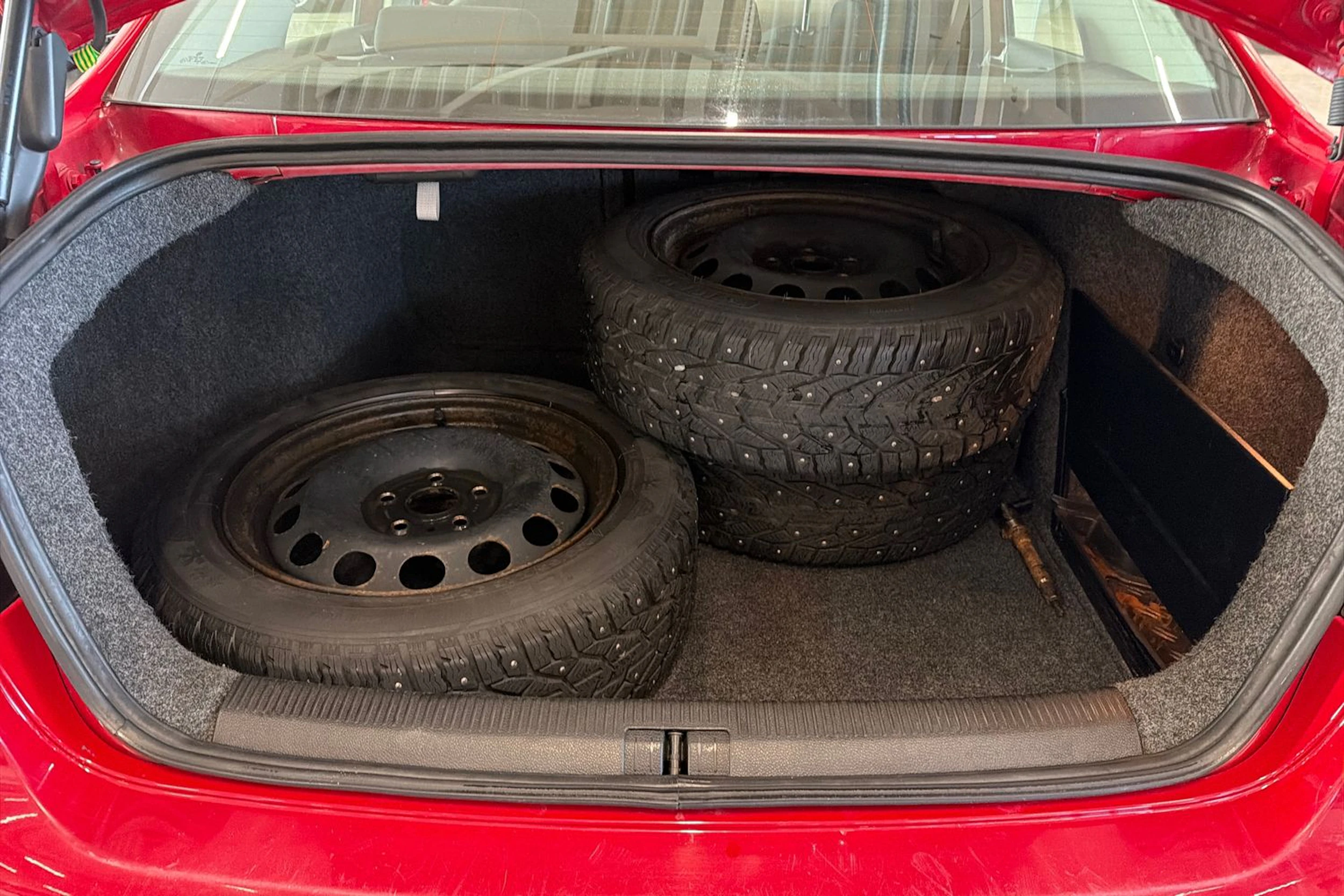 punainen Volkswagen Jetta 2010 kuva 35.